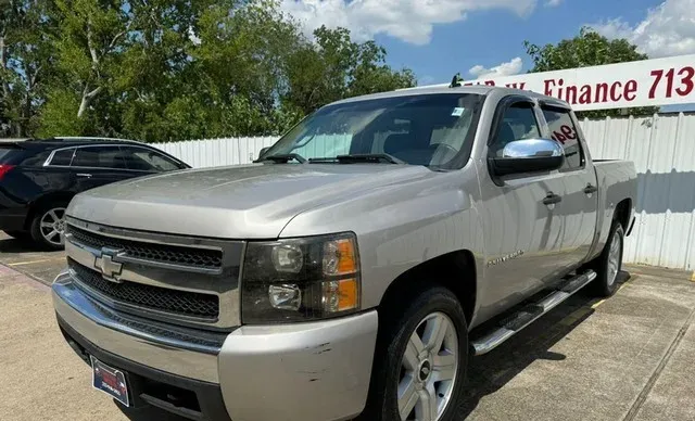 2007 Chevrolet Silverado 1500 2WD LT w/1LT Crew Cab photo